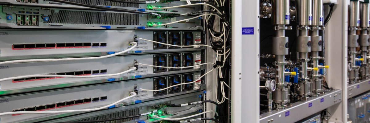 微软发布第三代自研 AI 芯片 Maia 300，押注多吉瓦部署